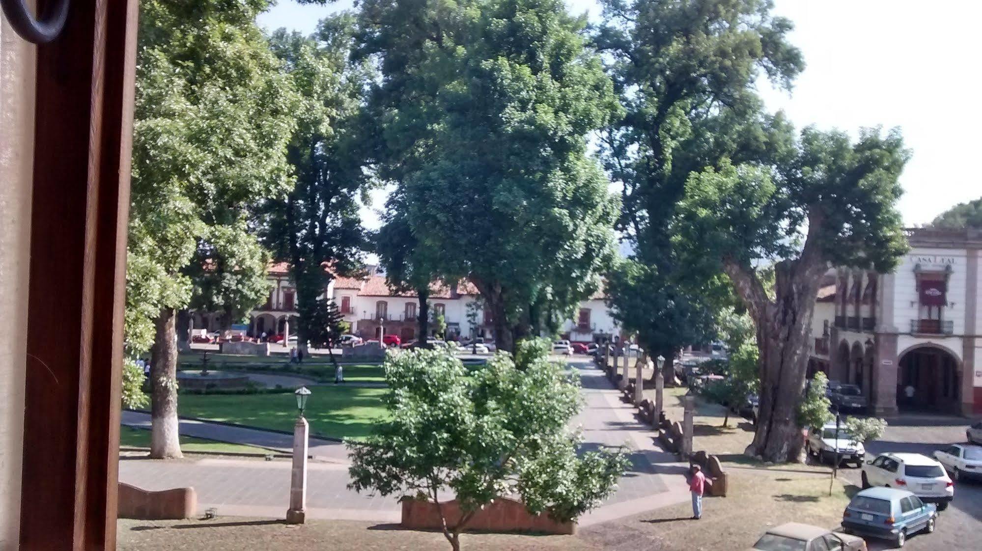Hotel Casa Del Naranjo Pátzcuaro Екстериор снимка